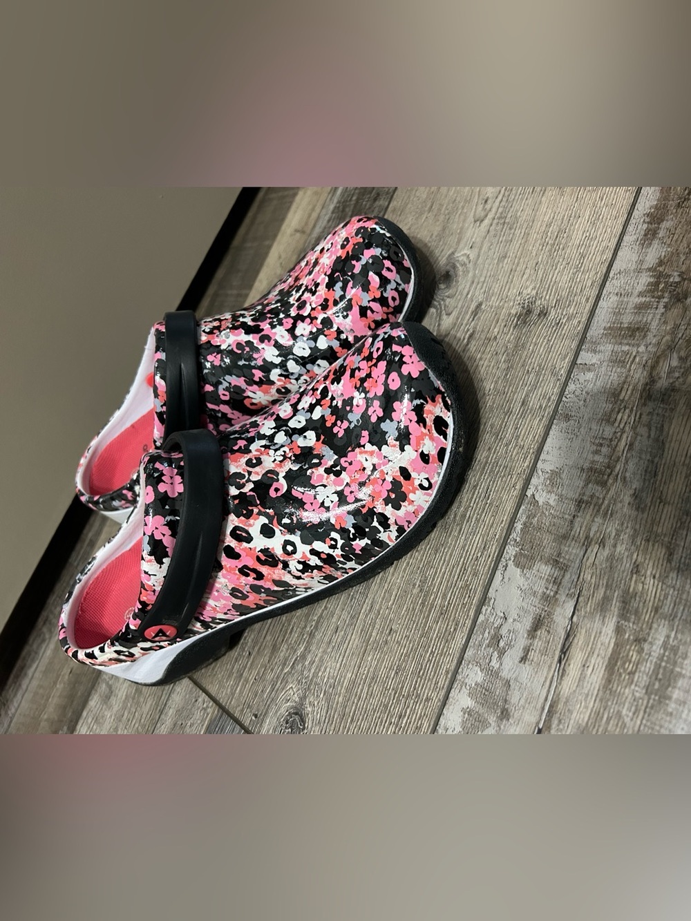 Anywear Zone women's nursing clogs floral cheetah pink black white